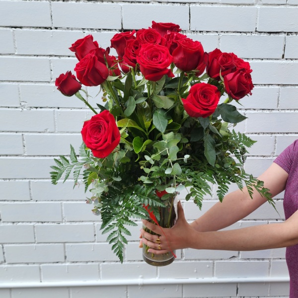 24 Roses in vase